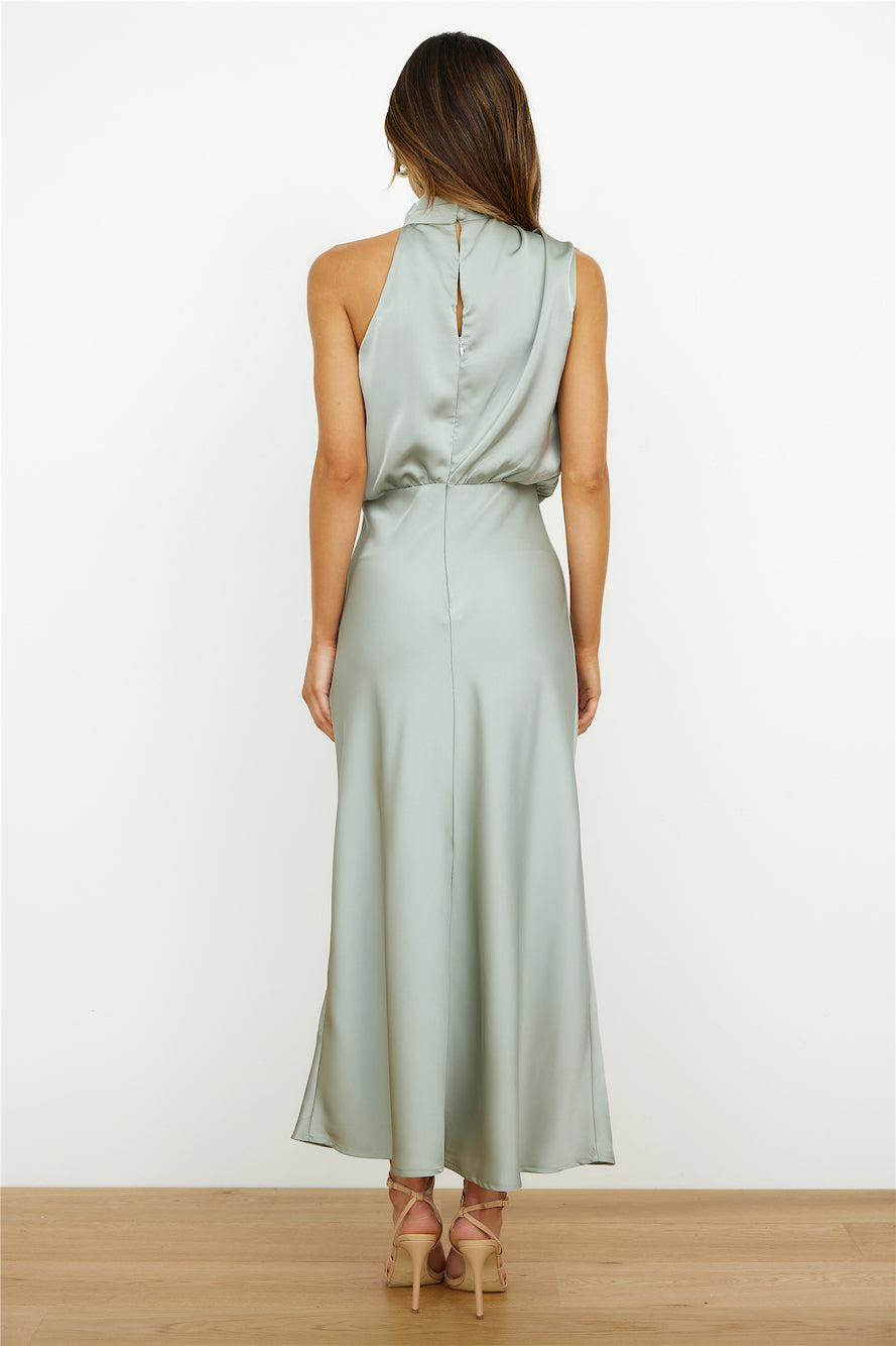 Émma – satin halter elegance