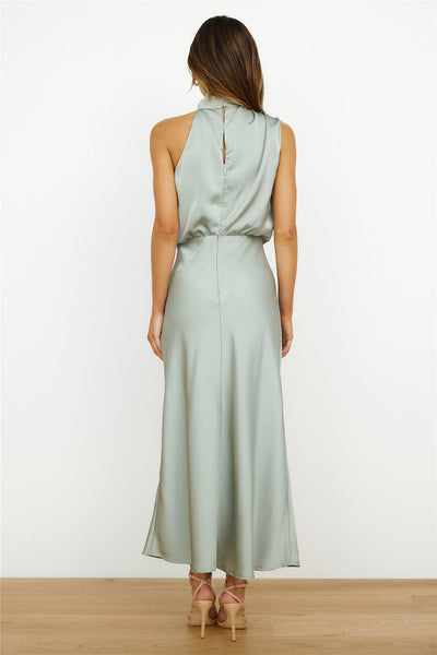 Émma – satin halter elegance