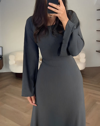 Isabelle – knitted maxi dress with slit and long sleeves