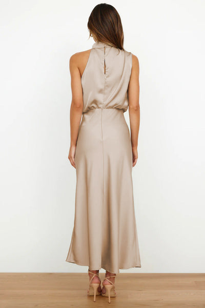 Émma – satin halter elegance