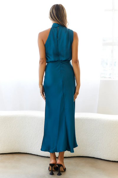 Émma – satin halter elegance