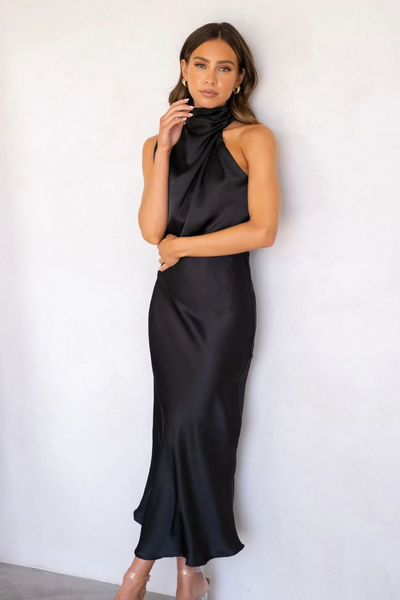 Émma – satin halter elegance