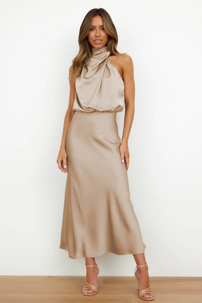 Émma – satin halter elegance
