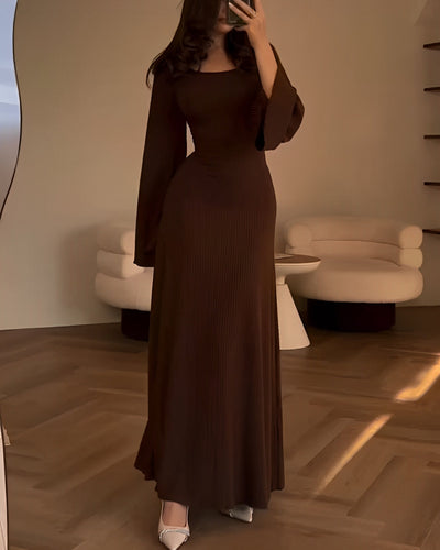 Isabelle – knitted maxi dress with slit and long sleeves